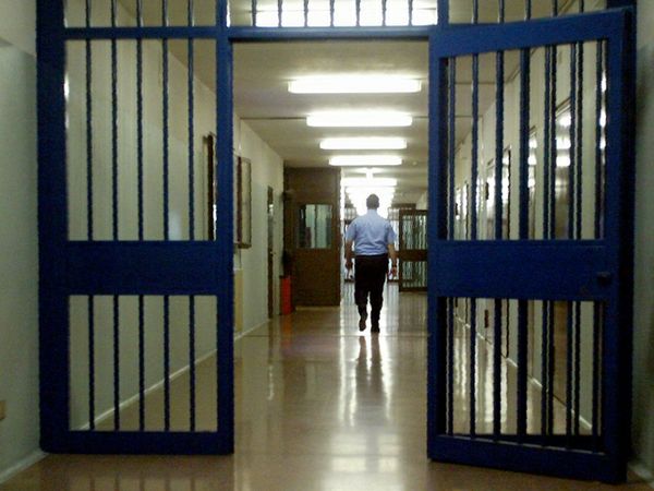 Terni, maltratta figli e compagna: 39enne va in carcere dopo condanna a 3 anni e mezzo