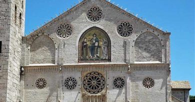 Spoleto, veglia nel duomo dopo furto della reliquia di Giovanni Paolo II