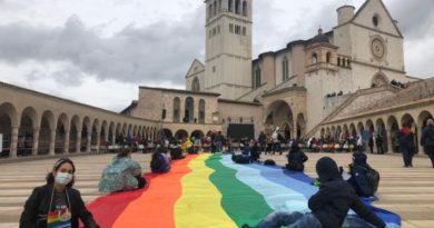 Catena umana unisce Perugia e Assisi, circa 2.000 le persone presenti