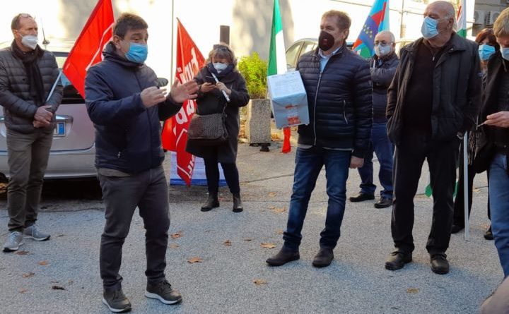 «1800 firme per il nostro diritto alla salute»: sindacati in piazza a Narni