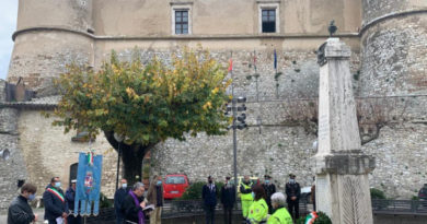 Alviano, festa Forze Armate: Castello Bartolomeo con luci tricolore e poesia Ungaretti