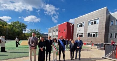Inaugurato a Perugia il nuovo Polo scolastico di Centova: la soddisfazione di studenti e insegnanti Inaugurato a Perugia il nuovo Polo scolastico di Centova: la soddisfazione di studenti e insegnanti